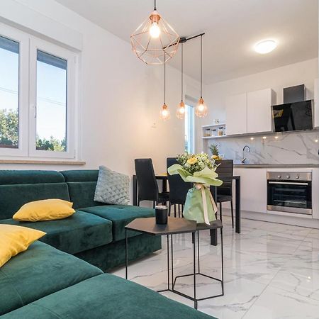 Three Waves Apartment New Pula Extérieur photo
