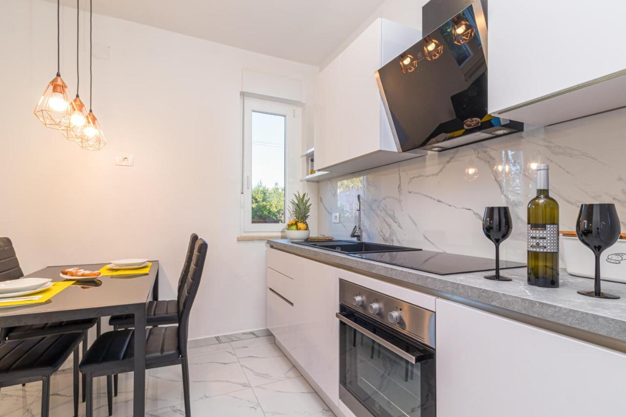 Three Waves Apartment New Pula Extérieur photo