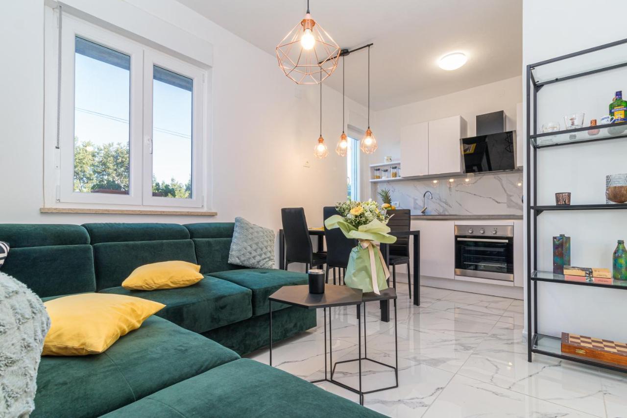 Three Waves Apartment New Pula Extérieur photo